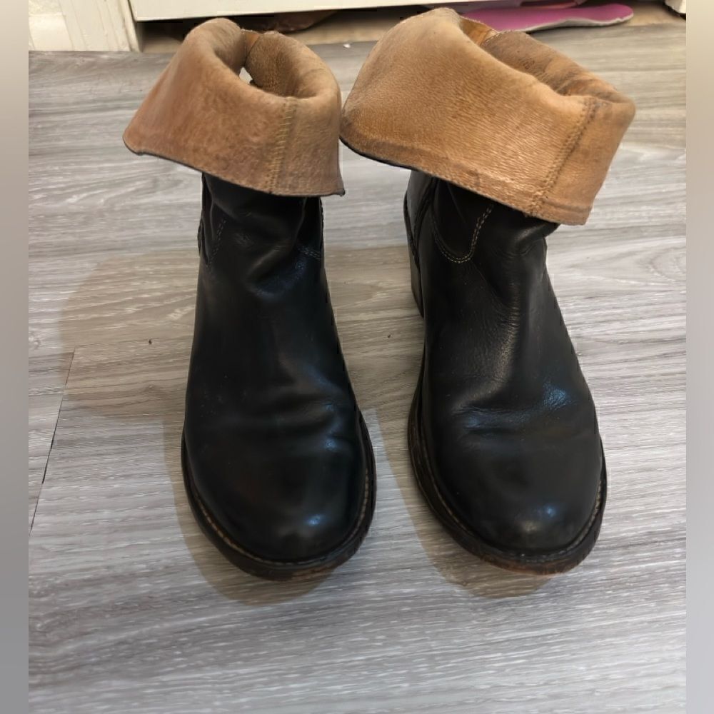 Frye size 7 1/2 - Picture 5 of 16